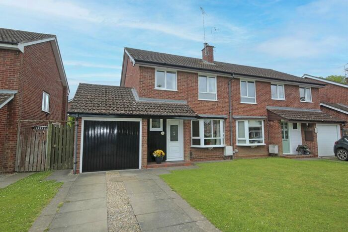 3 Bedroom Semi-Detached House To Rent In Farm Lees, Charfield, Gloucestershire, GL12