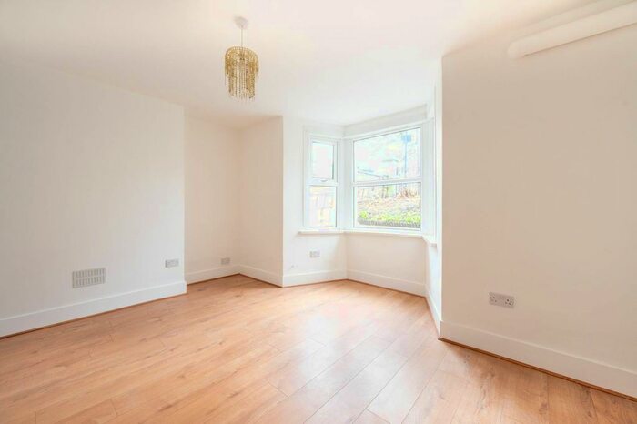 2 Bedroom Flat To Rent In Ham Park Road, Forest Gate, London, E7