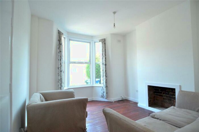 1 Bedroom Apartment To Rent In Hollydale Road, Nunhead, London, SE15
