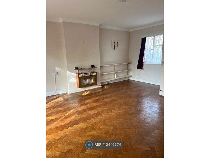 3 Bedroom Detached House To Rent In Manor Drive, London, N20