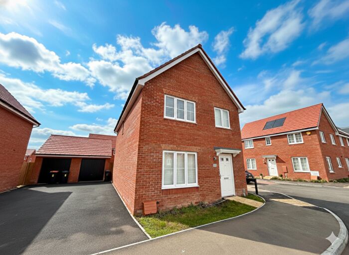 4 Bedroom Detached House To Rent In Otterburn Gardens, LU5