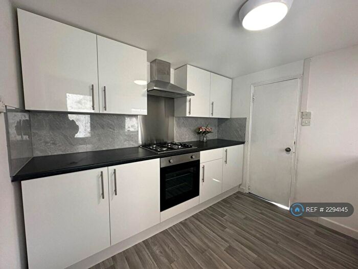 4 Bedroom Terraced House To Rent In Blenheim Road, Reading, RG1