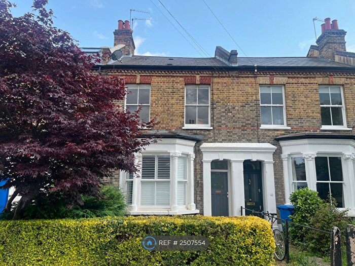 2 Bedroom Flat To Rent In Upland Road, London, SE22