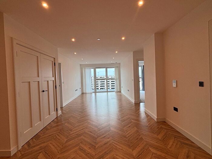 2 Bedroom Flat To Rent In Brook Street, Kingston Upon Thames, KT1
