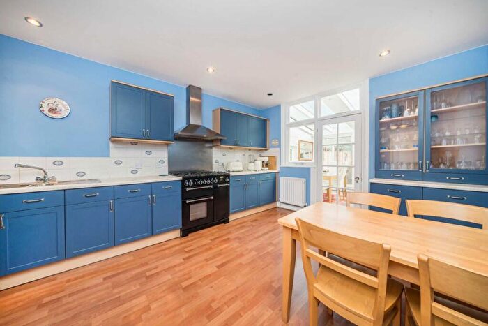 4 Bedroom Detached House For Sale In Park Road, Kingston Upon Thames, KT2 - Photo 3