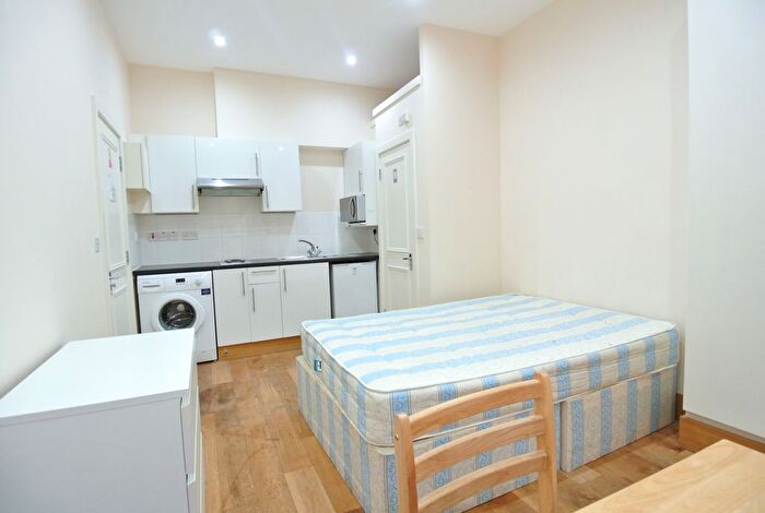 Studio To Rent In Walm Lane, Willesden Green, NW2