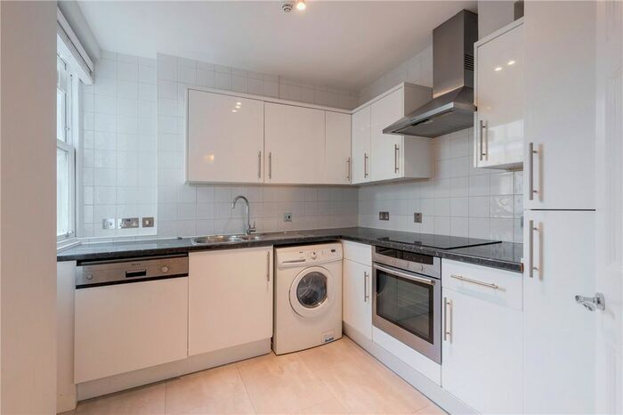 3 Bedroom Flat To Rent In George Street, Marylebone, London, W1H