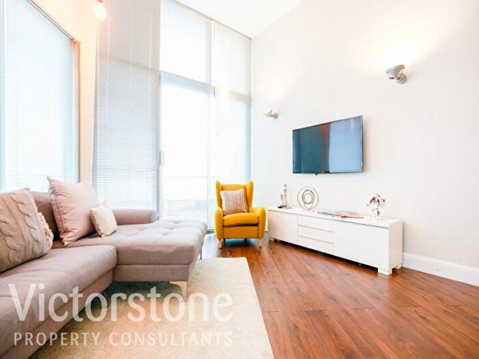 2 Bedroom Penthouse To Rent In Lawrence House, City Road, Clerkenwell, London, EC1V