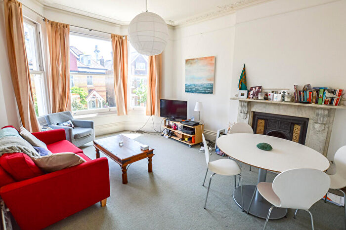 1 Bedroom Apartment To Rent In Priory Road, West Hampstead, NW6