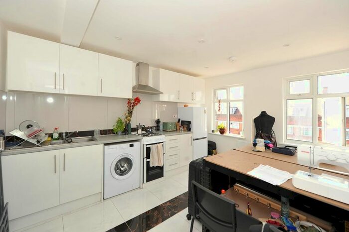 2 Bedroom Flat To Rent In Victoria Road, Ruislip Manor, Ruislip, HA4