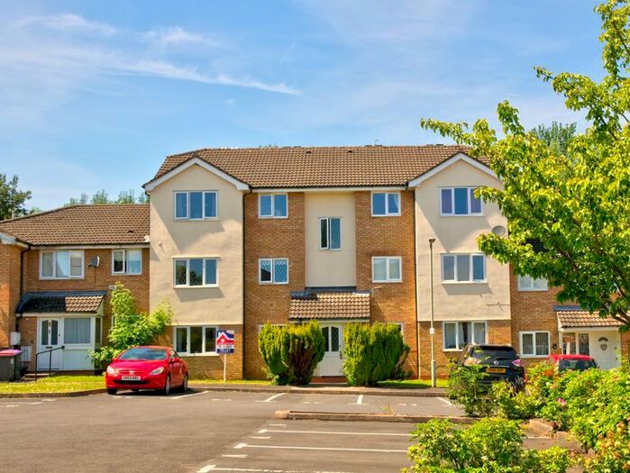 2 Bedroom Flat To Rent In Orient Court, Madeley, TF7