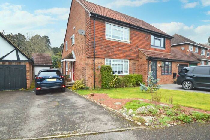 3 Bedroom House To Rent In Harvesters Way, Weavering, Maidstone, ME14