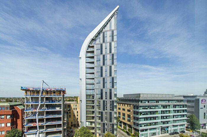 2 Bedroom Flat To Rent In Uxbridge Road, Ealing Broadway, London, W5