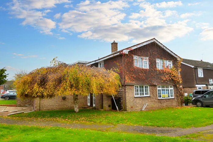 4 Bedroom Detached House For Sale In Birch Close, Broom, SG18