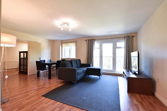 2 Bedroom Flat To Rent In Beach Lodge, Hendon Lane, Finchley, London, N3