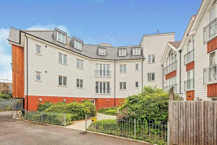 2 Bedroom Flat For Sale In Regent Street, Whitstable, Kent, CT5