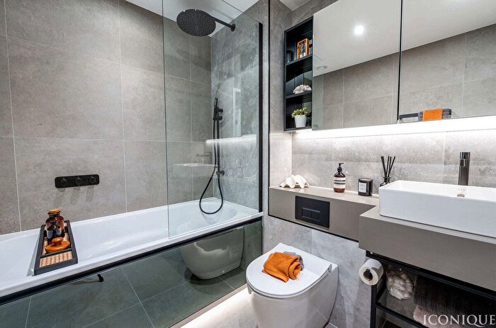 3 Bedroom Flat For Sale In Goodchild Road, London, N4