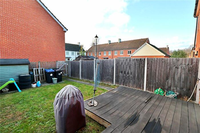 3 Bedroom Terraced House For Sale In Baynton Road, Woking, Surrey, GU22