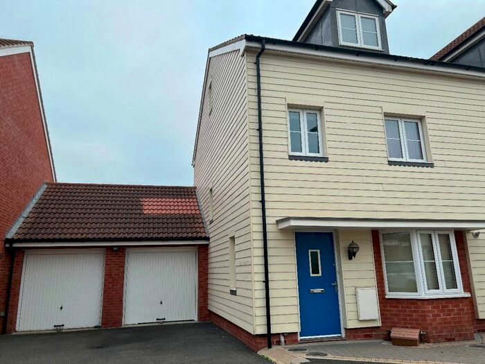 4 Bedroom Semi-Detached House To Rent In Mellowes Road, Hornchurch, RM11