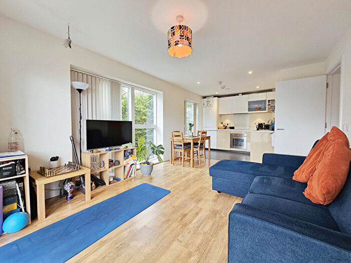 1 Bedroom Flat For Sale In Harvest Road, Cambridge, CB2