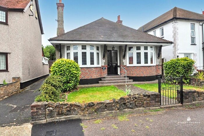 2 Bedroom Detached Bungalow For Sale In Arcadian Gardens, Hadleigh, SS7