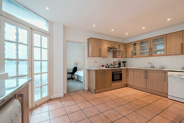 5 Bedroom Flat To Rent In Park Road, London, NW8