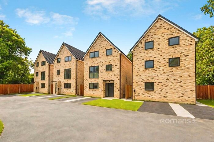 4 Bedroom Detached House To Rent In Sorrel Close, Farnborough, Hampshire, GU14