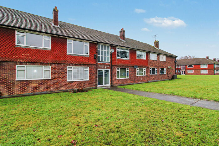 2 Bedroom Apartment For Sale In Meadow Court, Anchor Meadow, Farnborough, Hampshire, GU14