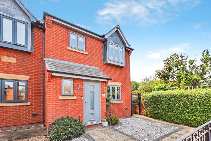 3 Bedroom End Of Terrace House For Sale In High Street, Hardingstone, Northampton, NN4