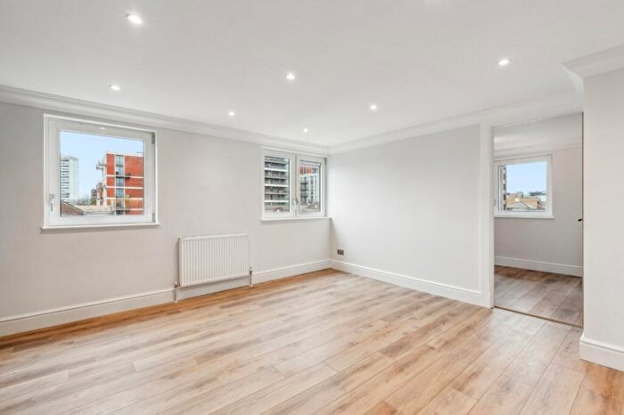 2 Bedroom Flat To Rent In Molasses House, Clove Hitch Quay, SW11