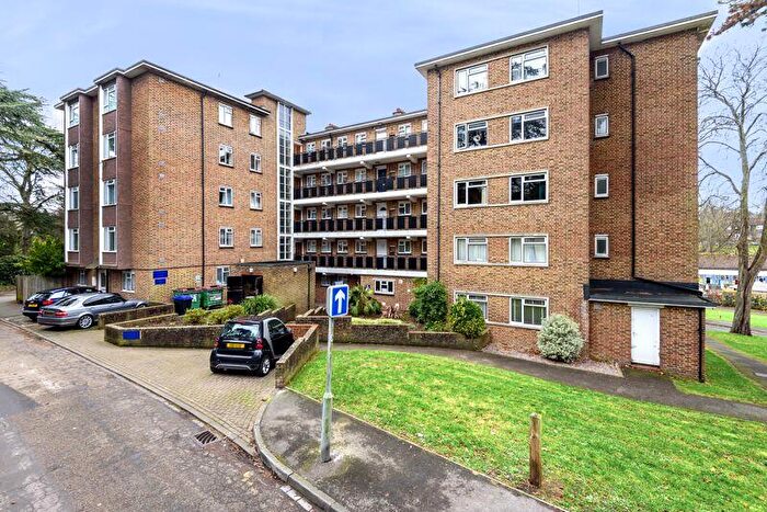 2 Bedroom Apartment To Rent In Radcliffe Gardens, Carshalton Beeches, SM5