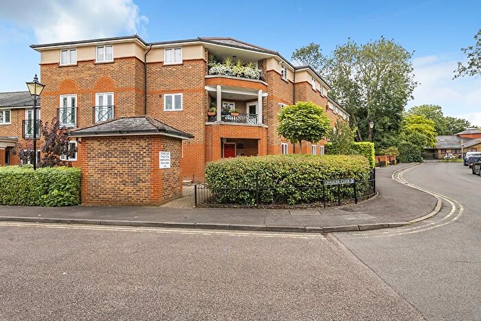 4 Bedroom Flat To Rent In Windsor, Berkshire, SL4