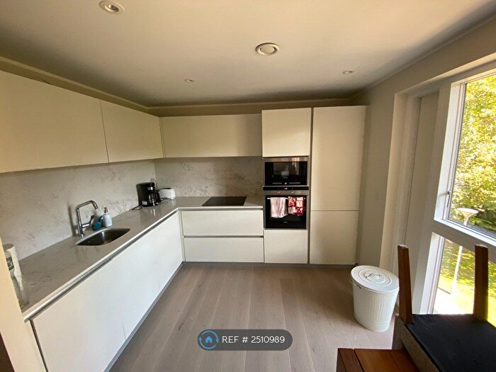 3 Bedroom Flat To Rent In New North Road, London, N1