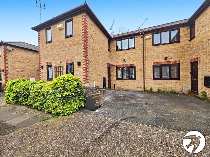 3 Bedroom Terraced House To Rent In Exeter Way, London, SE14