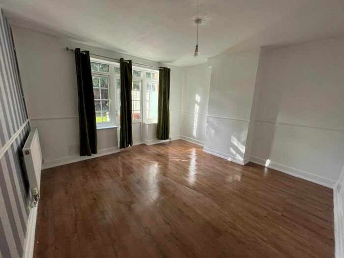 1 Bedroom Flat To Rent In Elfrida Crescent, Catford, London, SE6