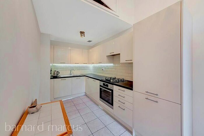 2 Bedroom Flat To Rent In Philbeach Gardens, London, SW5