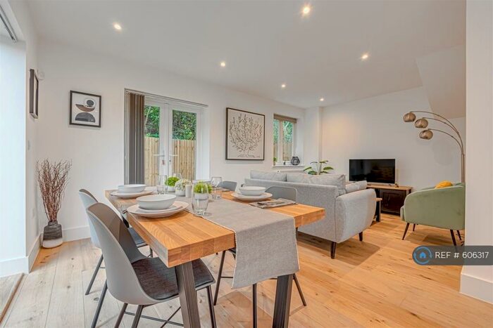 3 Bedroom End Of Terrace House To Rent In Ashurst Road, Tadworth, KT20