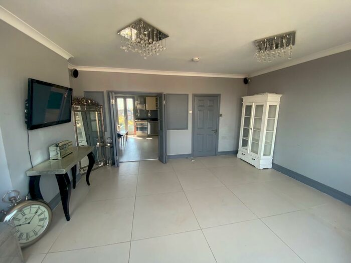 3 Bedroom Apartment To Rent In The Green, Station Road, Winchmore Hill, London, N21