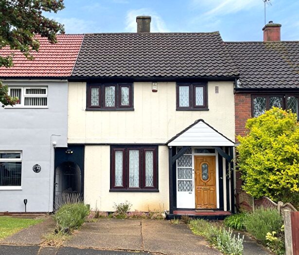 3 Bedroom Terraced House For Sale In Daventry Road, Romford, RM3
