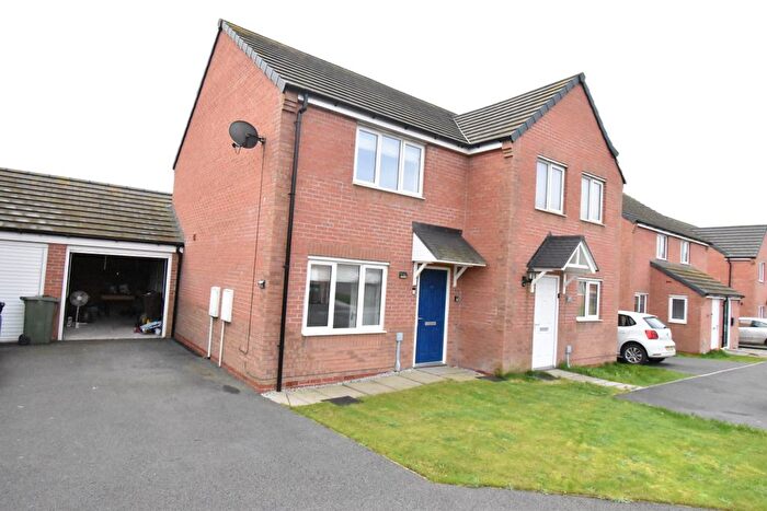 2 Bedroom Semi-Detached House To Rent In Woodland Walk, Pontefract, WF9