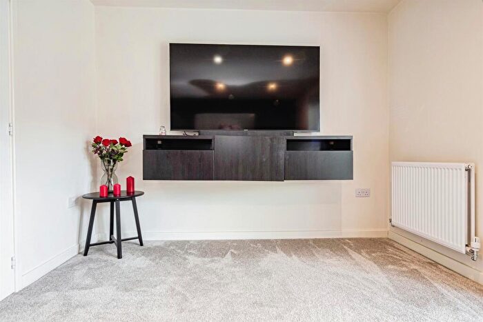 2 Bedroom Semi-Detached House For Sale In Waudby Way, Hull, HU9