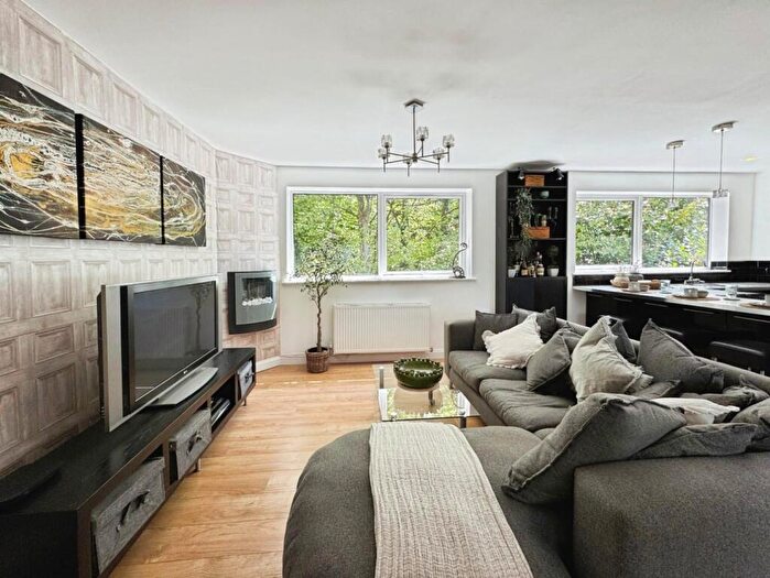 2 Bedroom Apartment For Sale In Warren Close, Bramhall, SK7