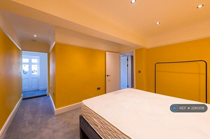 2 Bedroom Flat To Rent In Apsley Villas, Bristol, BS6