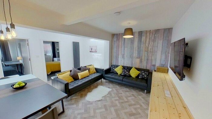 6 Bedroom House To Rent In Beeston Road, Dunkirk, NG7