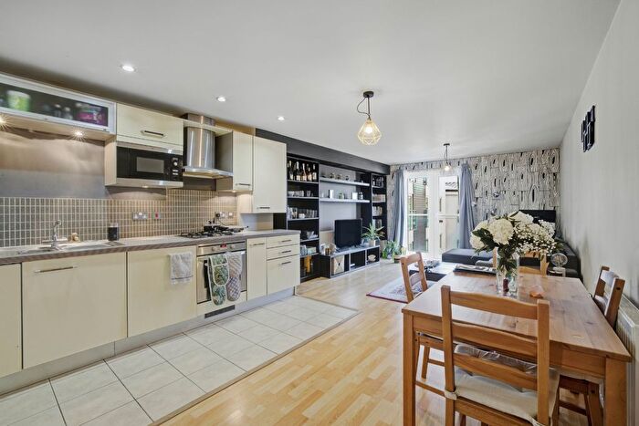 1 Bedroom Flat To Rent In Stane Grove, London, SW9