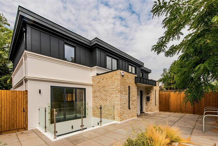 5 Bedroom Semi-Detached House To Rent In Treebank Gardens, London, W7