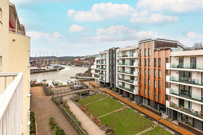 2 Bedroom Flat For Sale In The Crescent, Hannover Quay, Bristol, BS1
