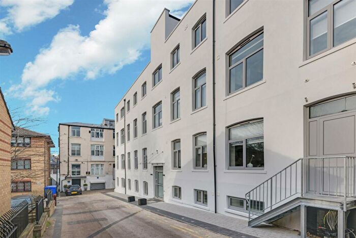 3 Bedroom Flat To Rent In Fortess Road, NW5