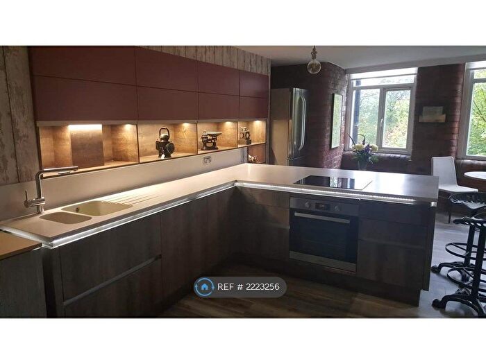 1 Bedroom Flat To Rent In Fearnly Mill, Huddersfield, HD5