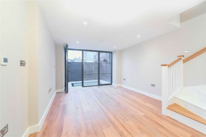 3 Bedroom Detached House To Rent In Kelvedon Road, London, SW6